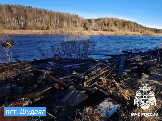 Пожар в бесхозном здании в пгт. Шудаяг